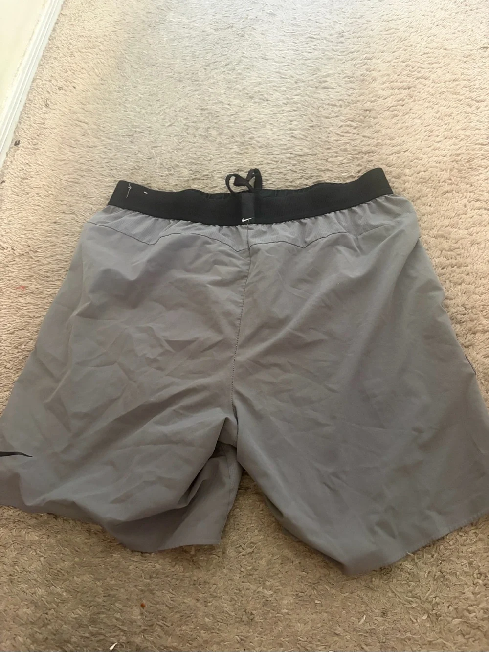 Men’s pre owned as is Nike Tech size XL shorts black and grey athletic